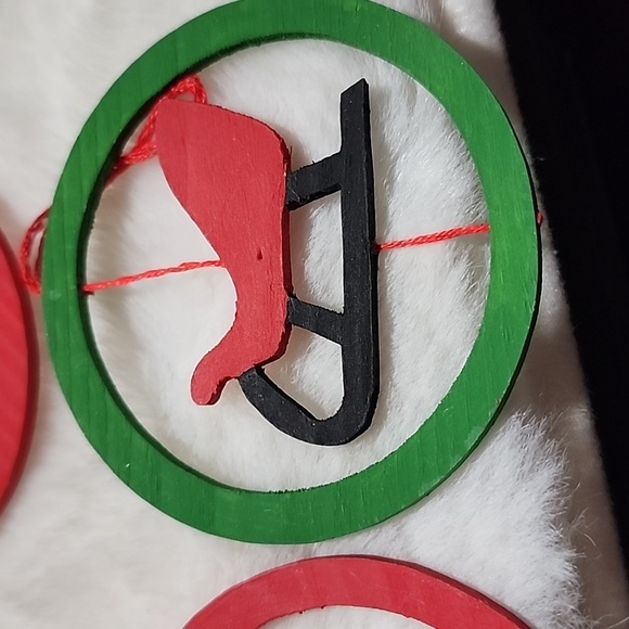 VINTAGE CHRISTMAS DECORATIVE WOODEN ORNAMENTS  HANDMADE - Picture 7 of 8